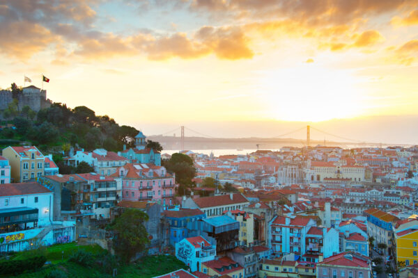 Lisbon Pioneers Sustainability: First City in Europe to Launch Comprehensive Reusable Cup Initiative!